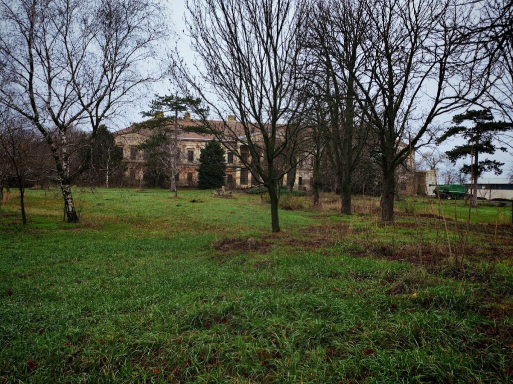 Karácsonyi Mansion, Novo Miloševo: A Neoclassical Estate Residence 2 Karácsonyi Mansion, Novo Miloševo