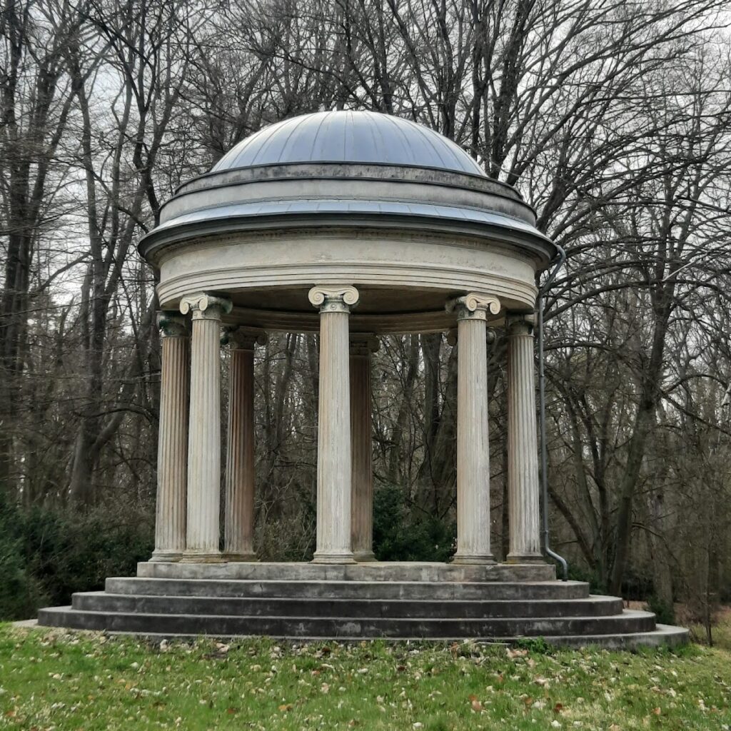 Schloss Alt Madlitz: Finck von Finckenstein Manor House in Germany 2 Schloss Alt Madlitz