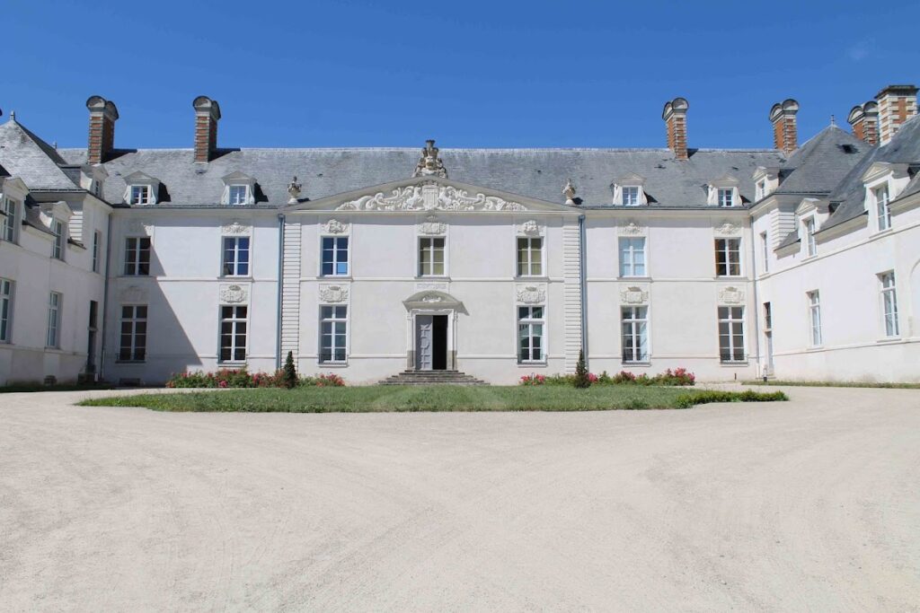 Château de la Seilleraye: A Historic Château in Carquefou, France 1 Château de la Seilleraye