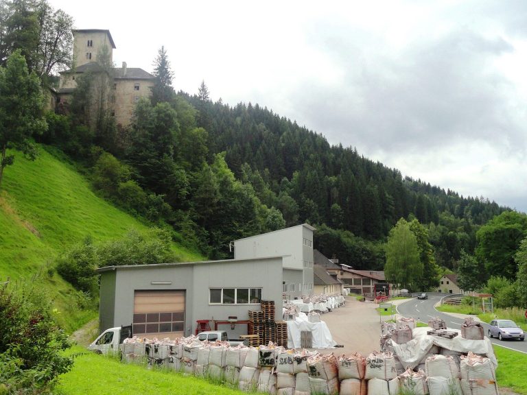 Schloss Waldenstein, Wolfsberg: A Medieval Castle and Reformation Center in Austria