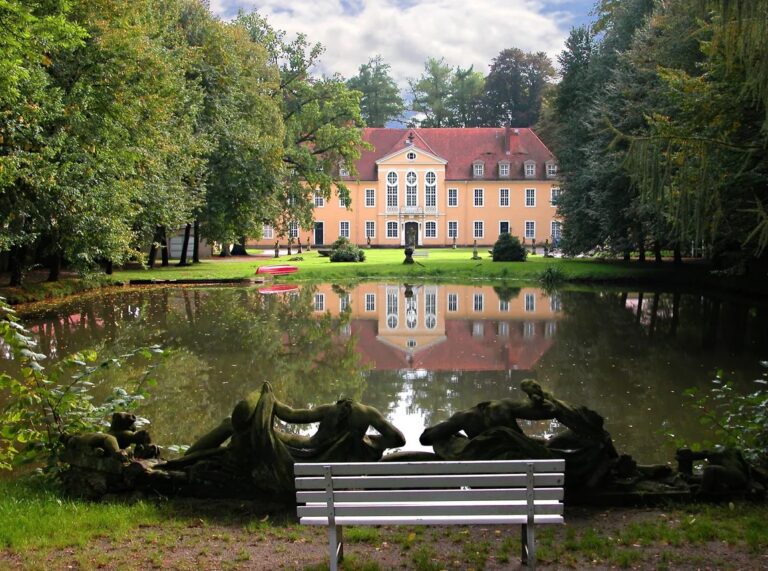 Schloss Oberlichtenau: A Baroque Castle and Park in Saxony