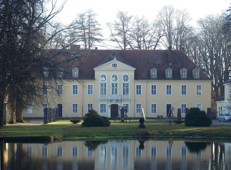 Schloss Oberlichtenau: A Baroque Castle and Park in Saxony