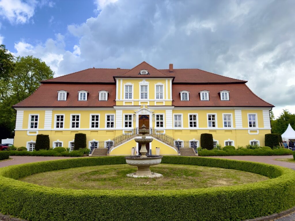 Döbbelin Manor: A Baroque Manor House in Germany 2 Döbbelin manor