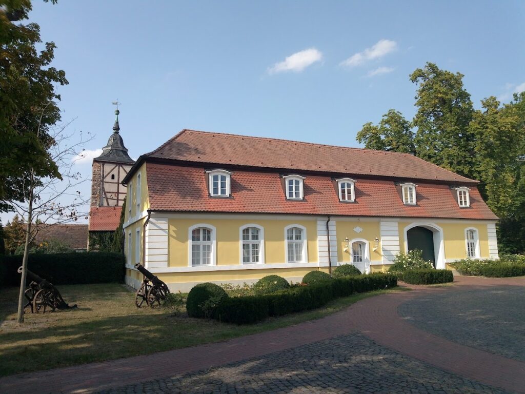 Döbbelin Manor: A Baroque Manor House in Germany 3 Döbbelin manor