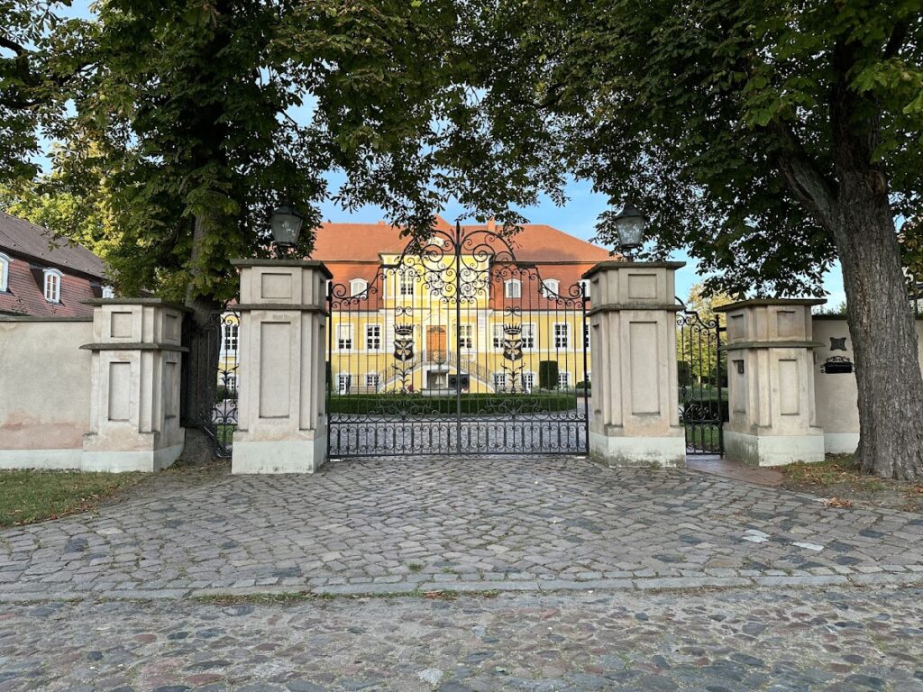 Döbbelin Manor: A Baroque Manor House in Germany 4 Döbbelin manor