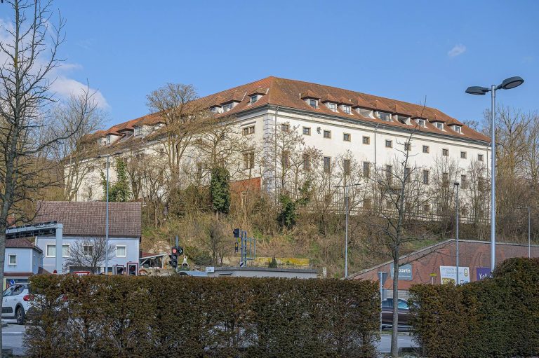 Schloss Puchenau: An Upper Austrian Administrative Residence and Estate
