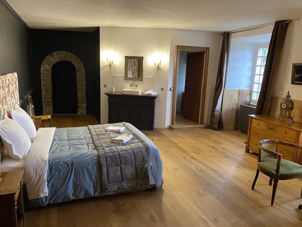 Château de Cambiaire: A Fourteenth-Century Seigneurial Residence in France 2 Château de Cambiaire