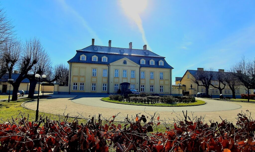 Kotuliński Palace in Czechowice-Dziedzice: A Rococo Aristocratic Residence 1 Kotuliński Palace in Czechowice-Dziedzice
