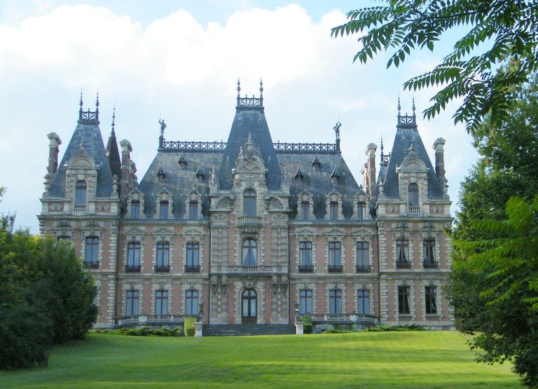 Château de Flixecourt: A Late-Nineteenth-Century Private Residence in France