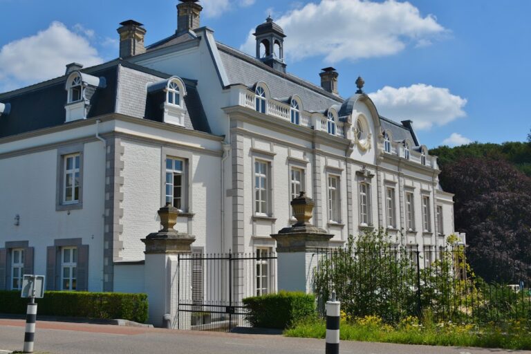 Vliek Castle: A Historic Manor House in the Netherlands
