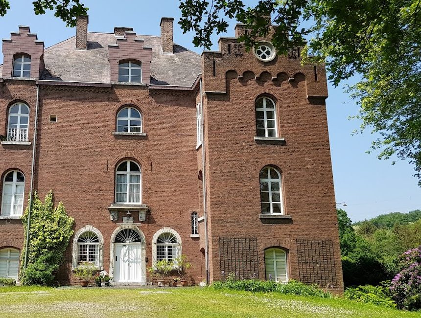 Schloss Ottenfeld: A Manor Estate in Alsdorf, Germany 1 Schloss Ottenfeld