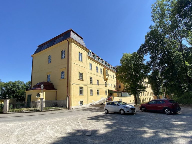 Schloss Rodaun: A Historic Castle and School Center in Vienna