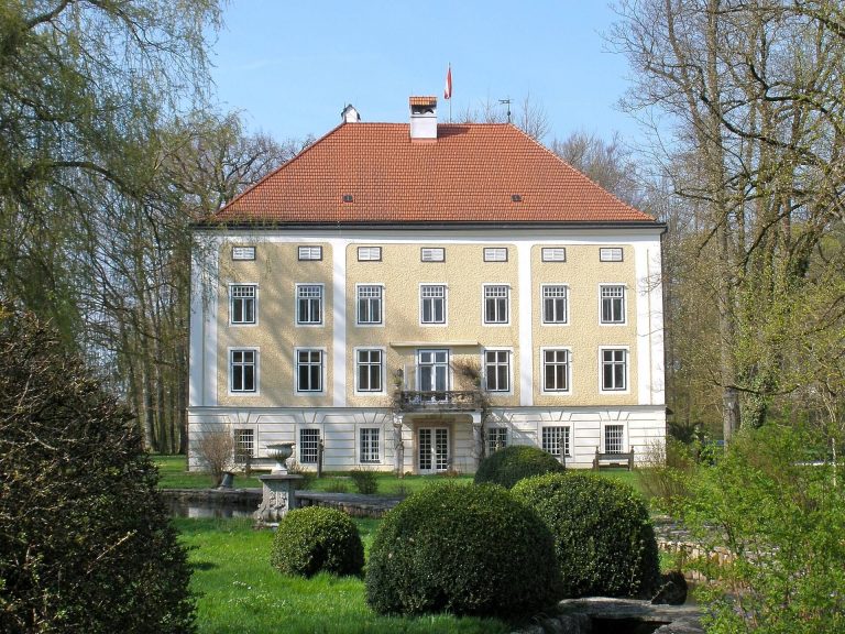Schloss Oberweis: A Historic Castle and Landscape Estate in Austria