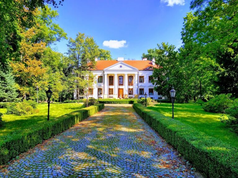 Rudno Palace: A Classicist Residence in Poland