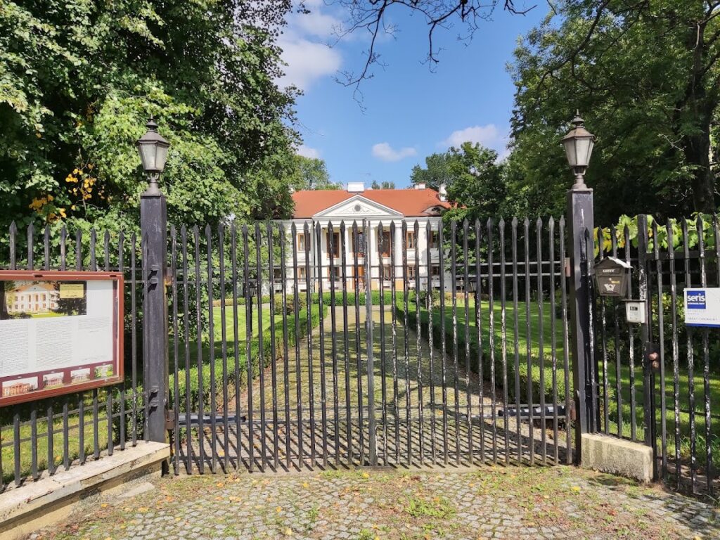 Rudno Palace: A Classicist Residence in Poland 2 Pałac w Rudnie