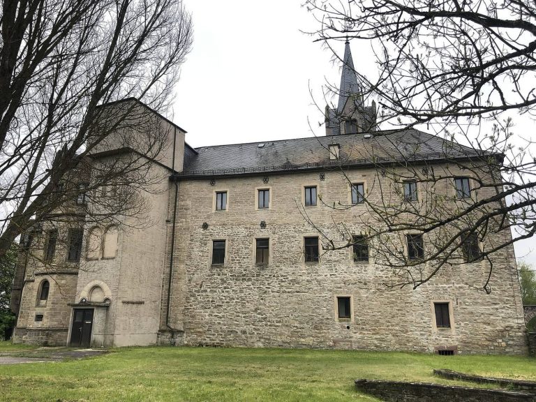 Burg Beyernaumburg: A Hilltop Castle and Neo-Gothic Manor