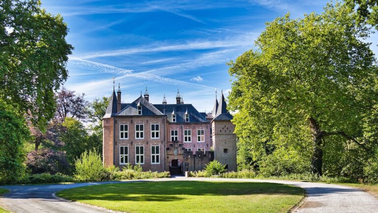 Kasteel Moersbergen: A Holland Renaissance Castle in the Netherlands