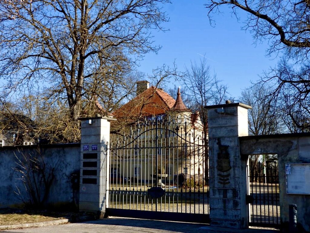 Schloss Mageregg: A Renaissance Moated Castle in Austria 3 Schloss Mageregg