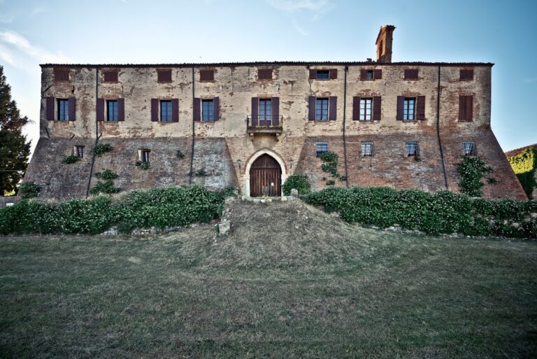 Palazzo Marcosanti, Poggio Berni: A Fortified Medieval Palace in Romagna