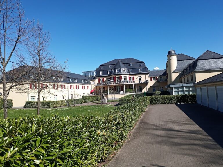 Haus Venauen: A Former Noble Residence in Rösrath, Germany