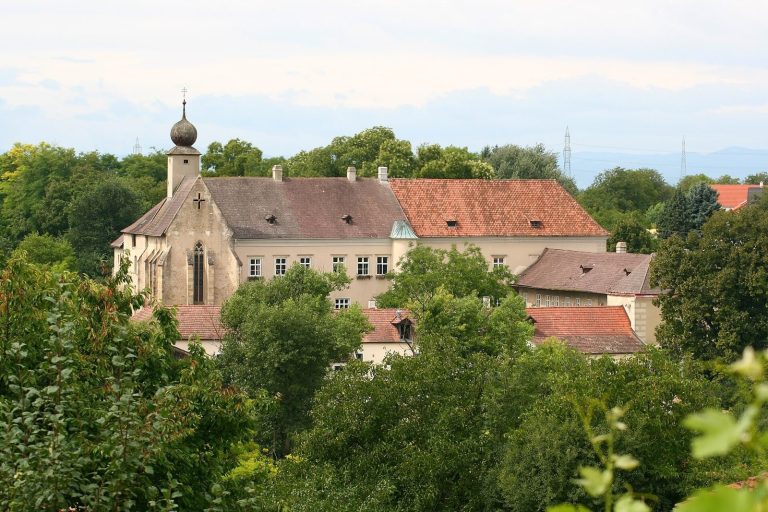 Schloss Oberstockstall: A Renaissance-Style Manorial Estate in Austria