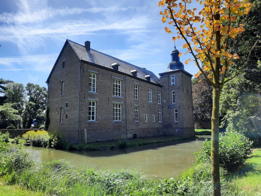 Wolfrath Castle: A Moated Noble Residence in the Netherlands 3 Wolfrath Castle