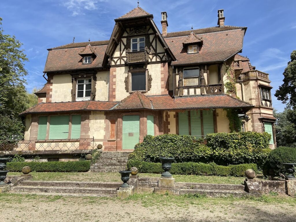 Château de la Leonardsau: A Neo-Renaissance Manor Estate in France 2 Château de la Leonardsau