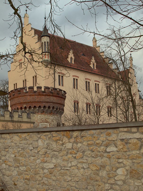 Schloss Haunsheim: A Neo-Gothic Palace Complex in Germany