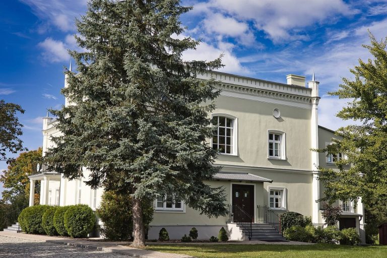 Pałac Augusta Abbega w Elblągu: A Neo-Gothic Recreational Estate