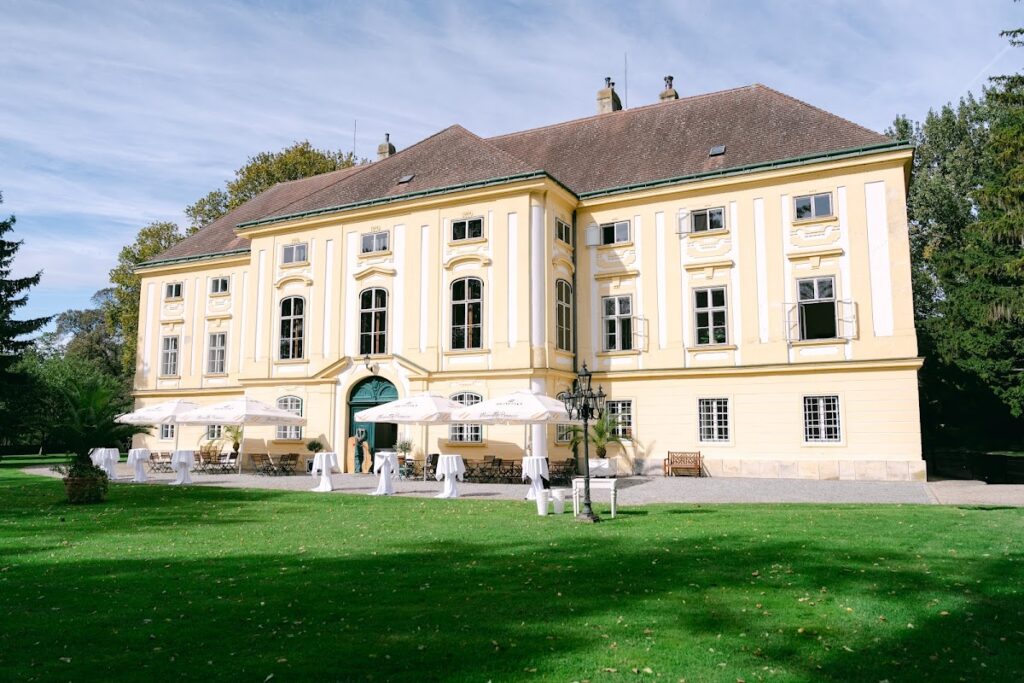 Margarethen am Moos Castle: A Former Renaissance Water Castle in Austria 2 Margarethen am Moos Castle