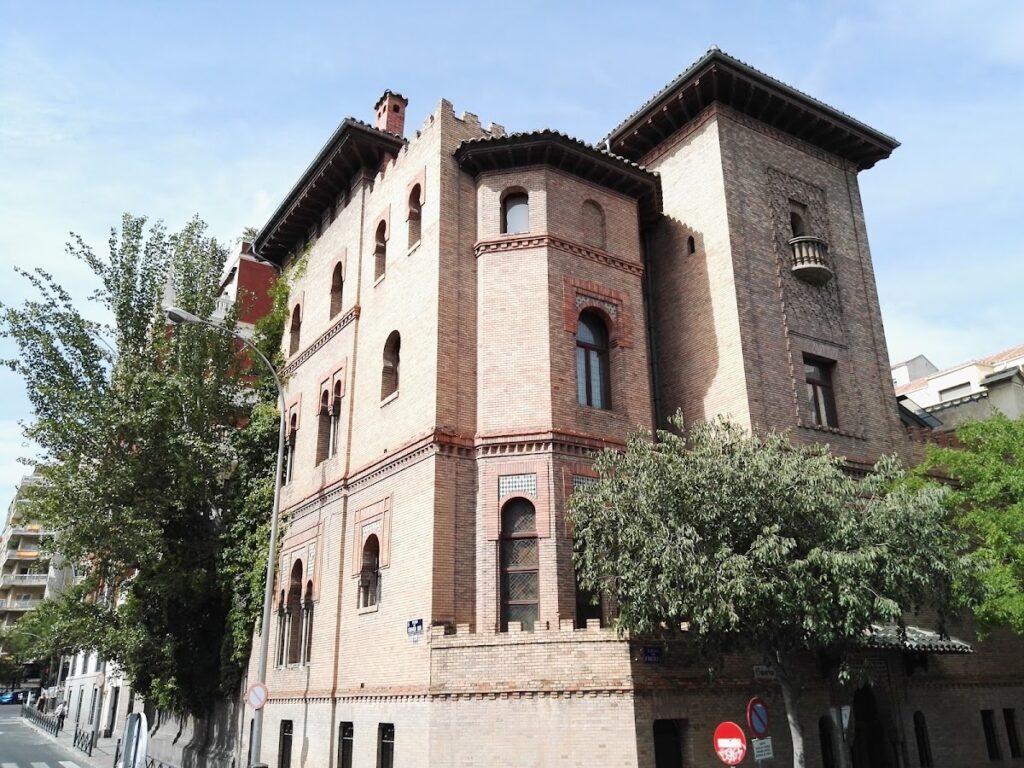 Instituto Valencia of Don Juan: A Museum and Research Centre in Madrid 1 Instituto Valencia of Don Juan