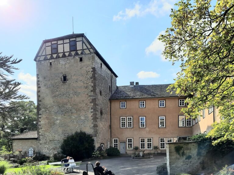 Schloss Jühnde: A Historic Castle Complex in Germany