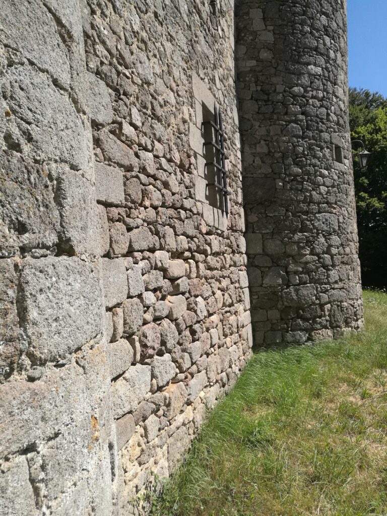 Montaigut-le-Blanc Castle: A Fourteenth-Century Fortress in France 2 château de Montaigut-le-Blanc