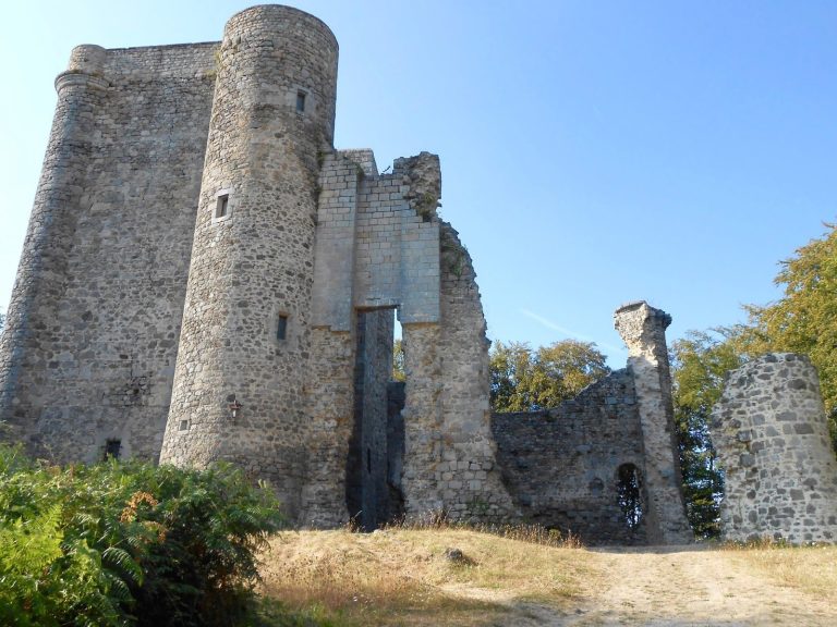 Montaigut-le-Blanc Castle: A Fourteenth-Century Fortress in France