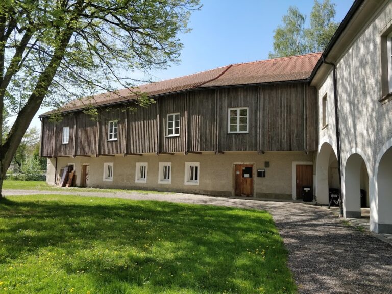 Schloss Weidenholz: A Moated Castle in Austria