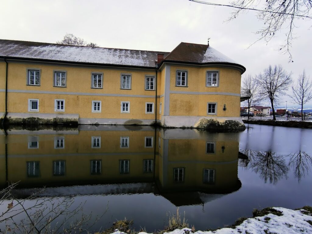 Schloss Weidenholz: A Moated Castle in Austria 2 Schloss Weidenholz