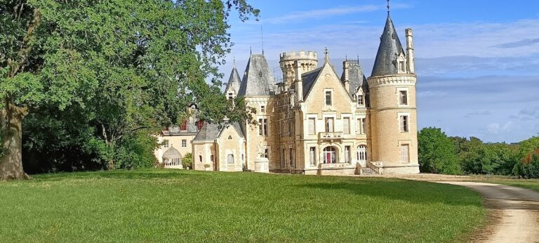Londigny Castle: A seigneurial château in Londigny, France