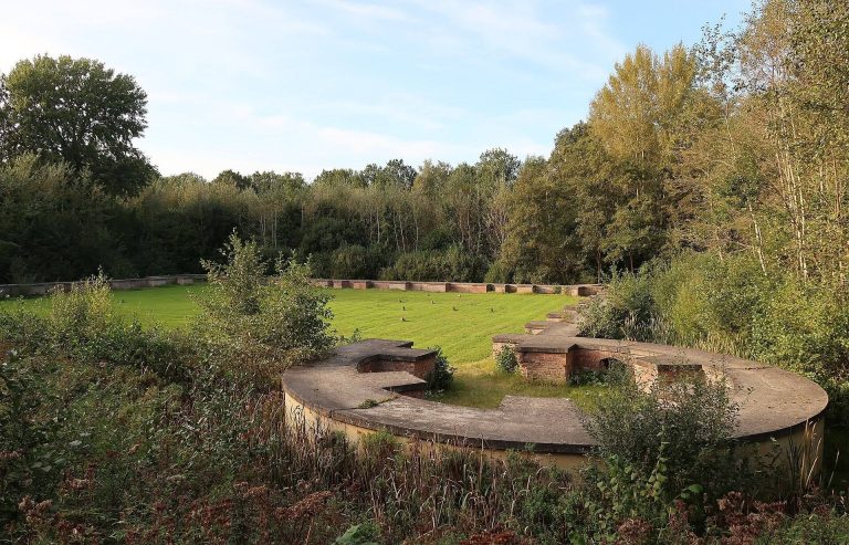 Burcht Jonckholt: A Medieval Moated Residence and Sixteenth-Century Fortification