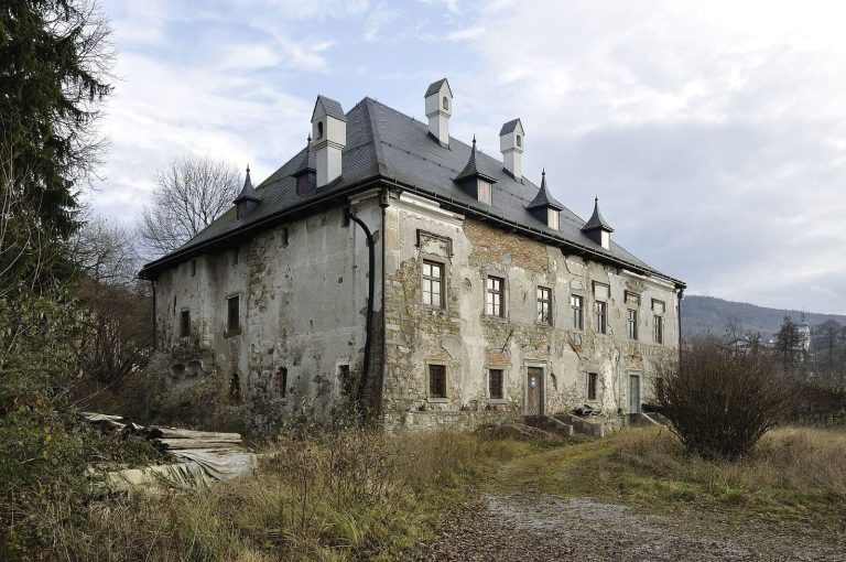 Schloss Dorff: A Historic Castle in Austria