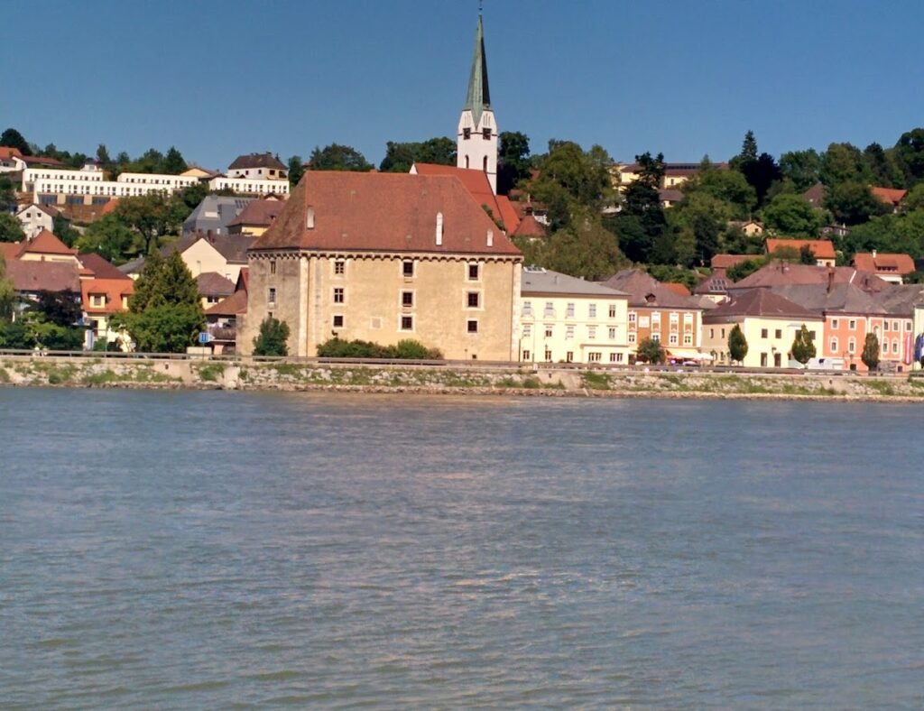 Pragstein Castle: A Danube Water Castle in Austria 2 Pragstein Castle