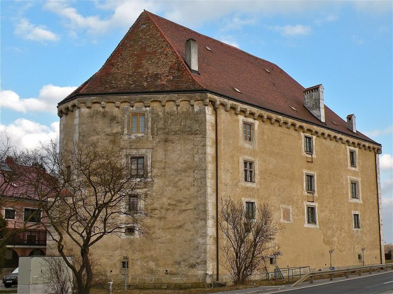Pragstein Castle: A Danube Water Castle in Austria