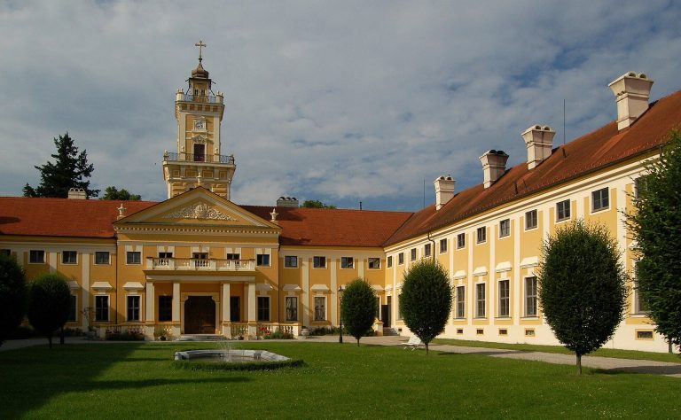 Schloss Jaidhof: A Historic Palace and Religious Headquarters in Austria
