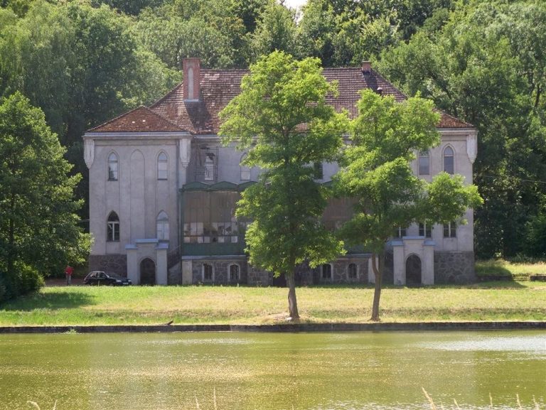 Palace in Białowąs: An Eighteenth-Century Manor House in Poland