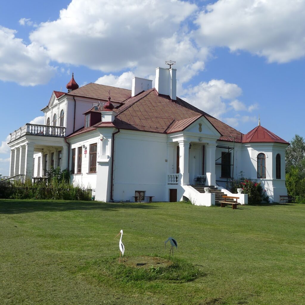 Palace in Czumów: A Noble Manor and Riverside Residence in Poland 2 Palace in Czumów