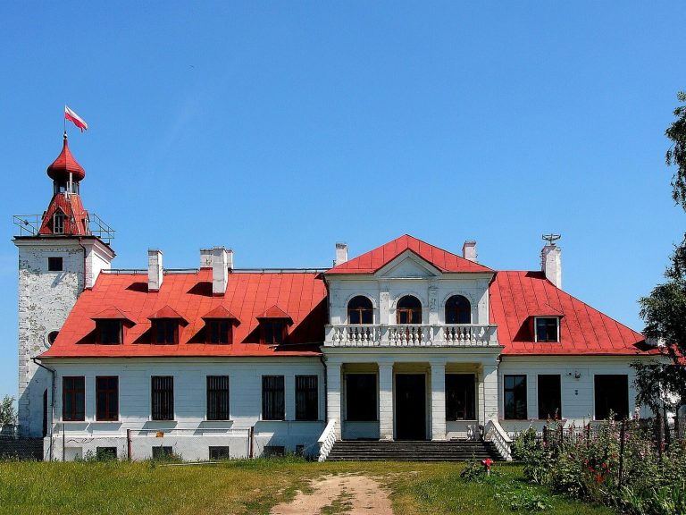 Palace in Czumów: A Noble Manor and Riverside Residence in Poland