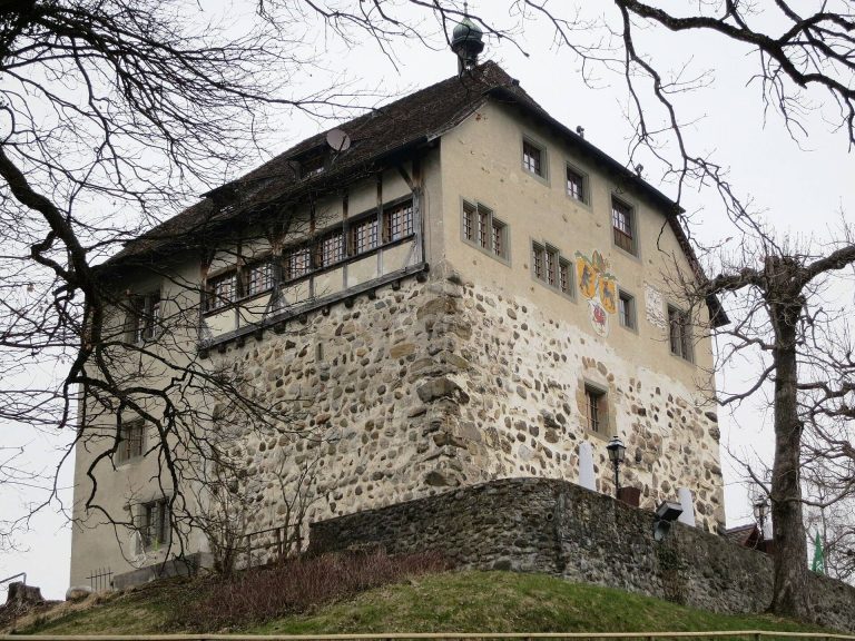 Schloss Oberberg: A Medieval Defensive Residence above Gossau