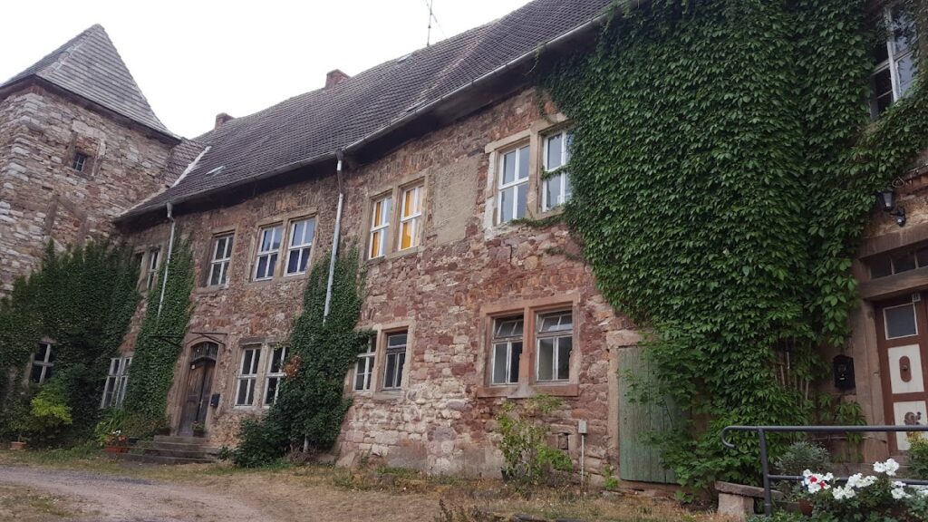 Burg Friedeburg: A Medieval Castle and Palace Complex in Germany 1 Burg Friedeburg