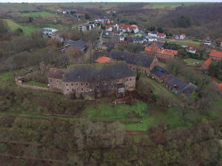 Burg Friedeburg: A Medieval Castle and Palace Complex in Germany