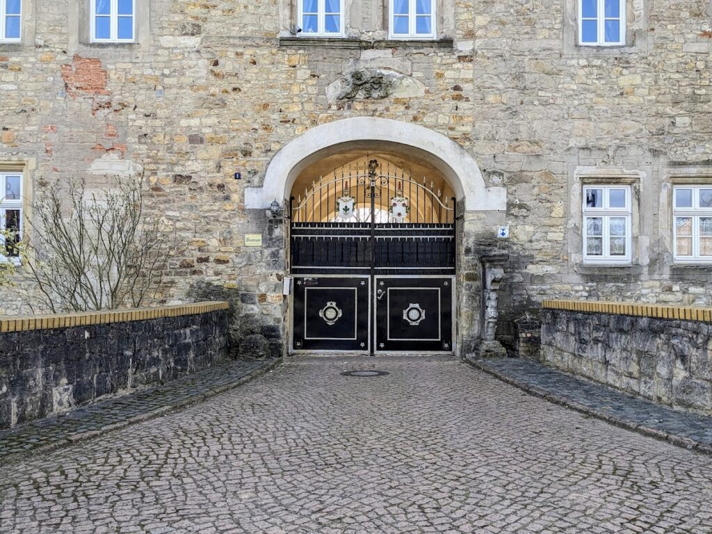 Schochwitz Castle: A Renaissance Manor and Castle Complex in Germany 3 Schochwitz Castle