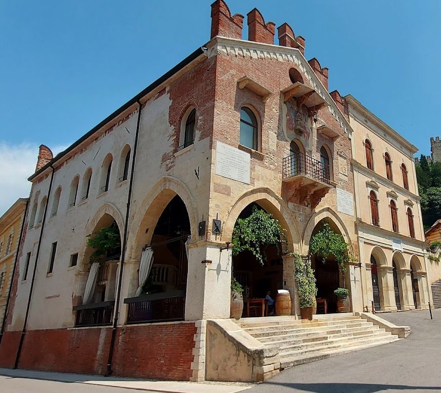 Palace of Justice in Soave: A Medieval Courthouse in Italy 1 Palace of Justice in Soave